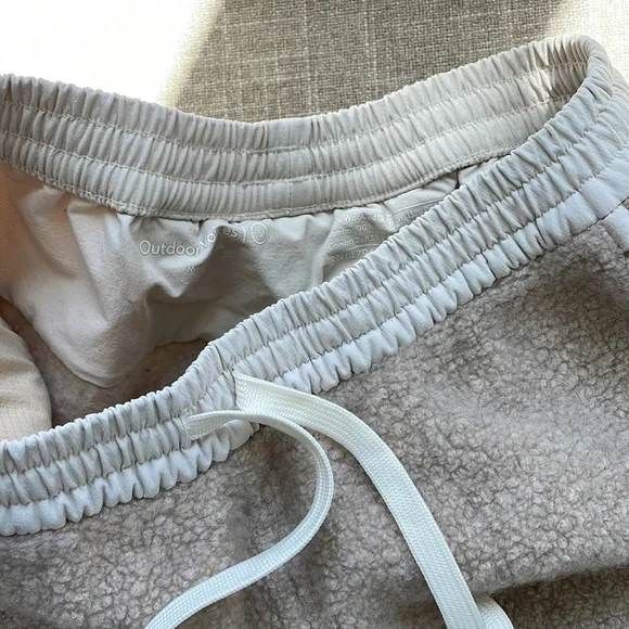 Outdoor voices mega fleece shorts beige small - Picture 4 of 5